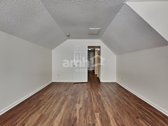 Building Photo - 6308 Dumont Ln