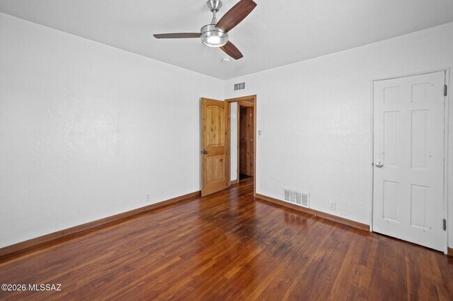 Building Photo - 1202 N Tucson Blvd