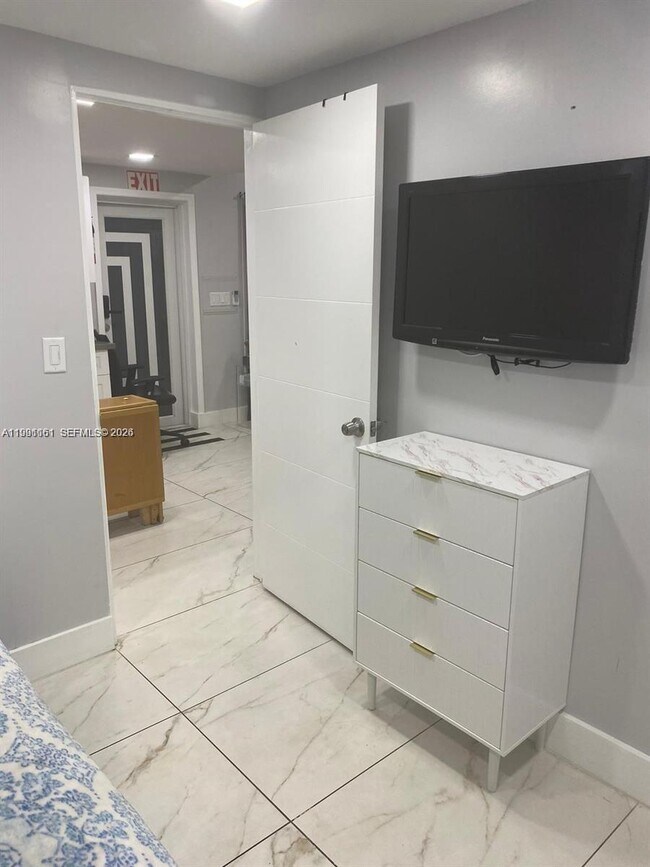 Building Photo - 2242 Polk St