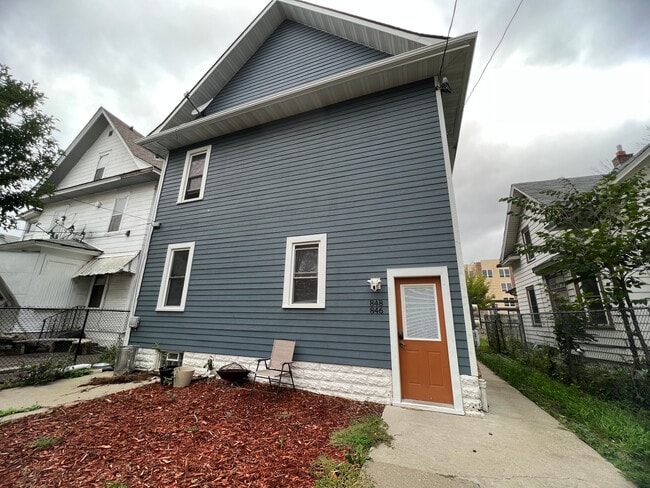 Building Photo - 848 University Ave W