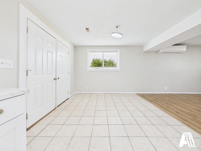 Building Photo - 967 W 2000 N