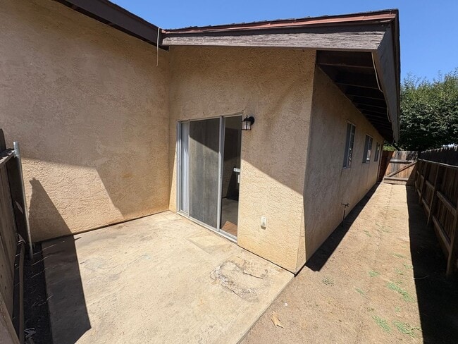 Building Photo - 3708