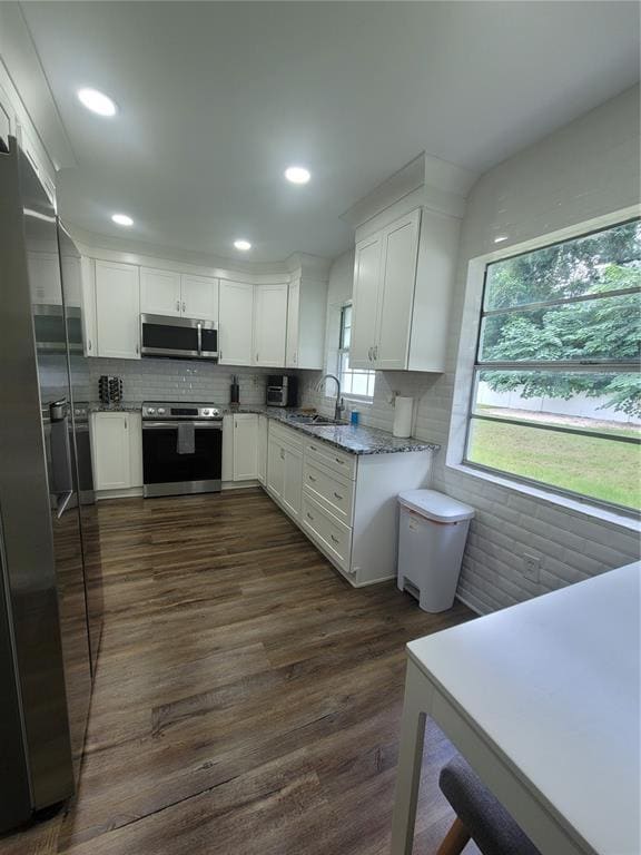 Building Photo - 2400 NE 57th Pl