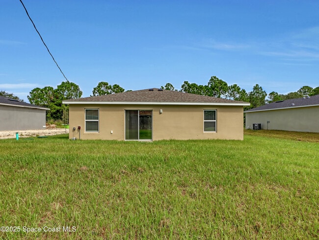 Building Photo - 748 Lavender St SE