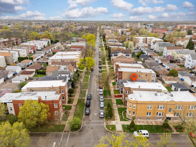 Building Photo - 5304 W Cornelia Ave