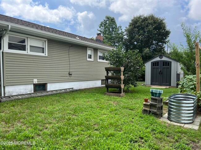 Building Photo - 551 Capstan Ave