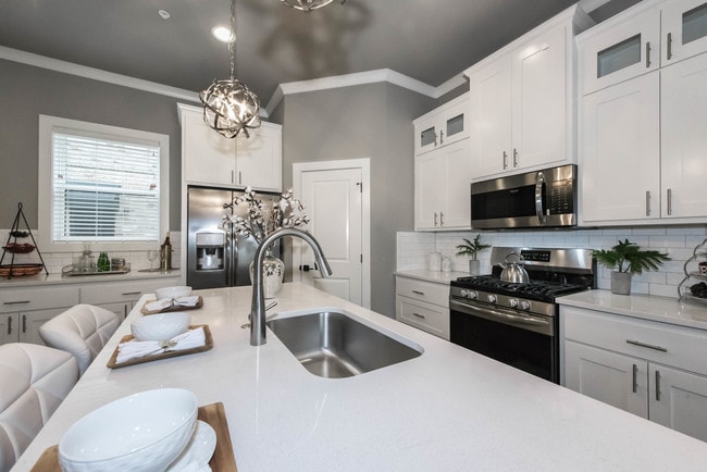 Building Photo - 523 Brownstones