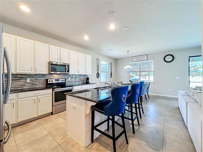 Building Photo - 2381 Rapollo Dr