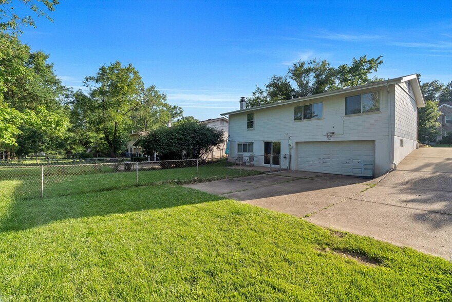 Building Photo - 248 Village Creek Dr