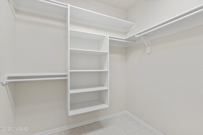 Building Photo - 2732 N Neruda Ln