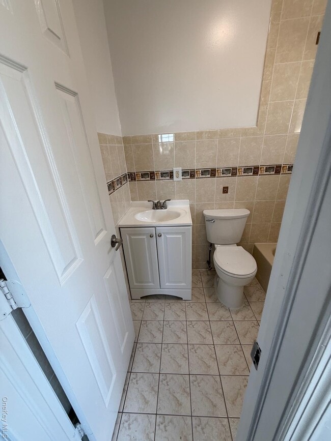 Building Photo - 89-06 S Conduit Ave