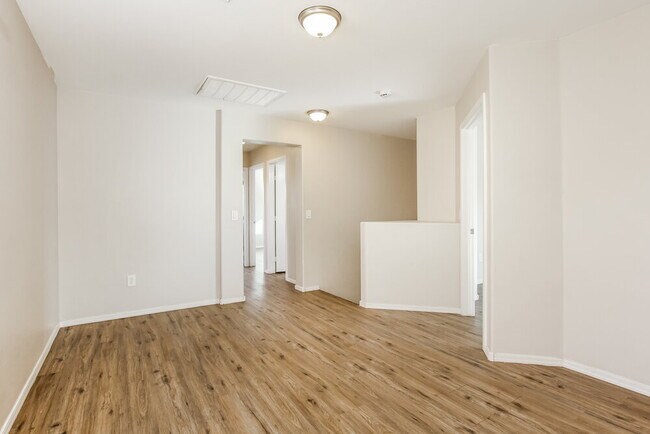 Building Photo - 3905 W Park St