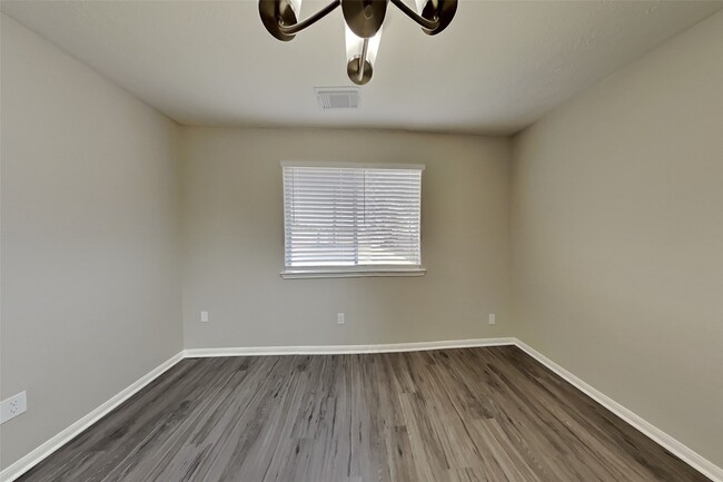 Building Photo - 10834 Glenora Dr