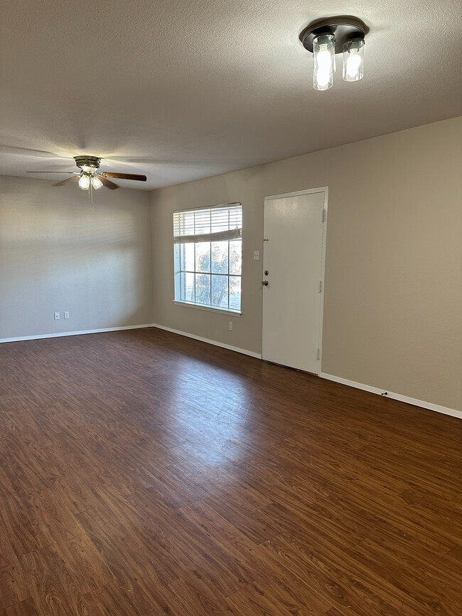 Living Room - 1700 Scurry St