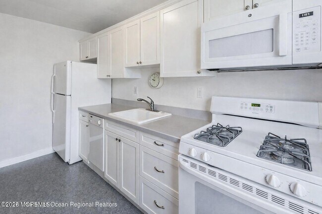 Building Photo - 142 South St