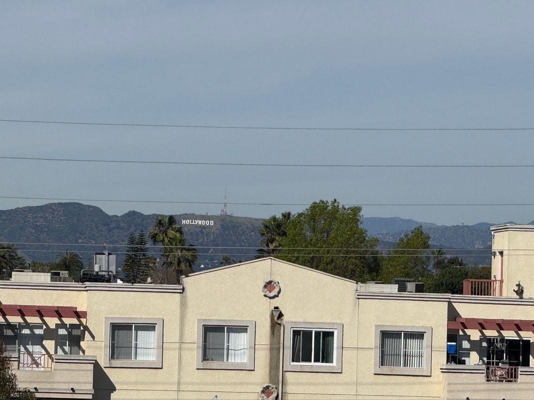 Building Photo - 2625 Somerset Dr