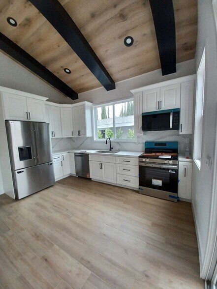 Building Photo - 319 E Ramona St