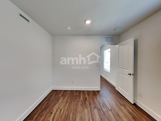 Building Photo - 4840 Blushing Star St