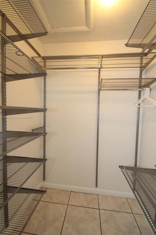 Building Photo - 1818 Fillmore St