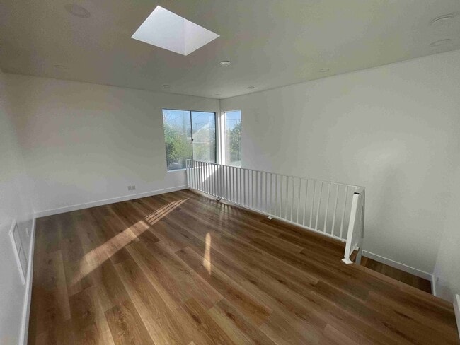 Building Photo - COMPLETELY REMODELED HOME IN QUIET AREA!