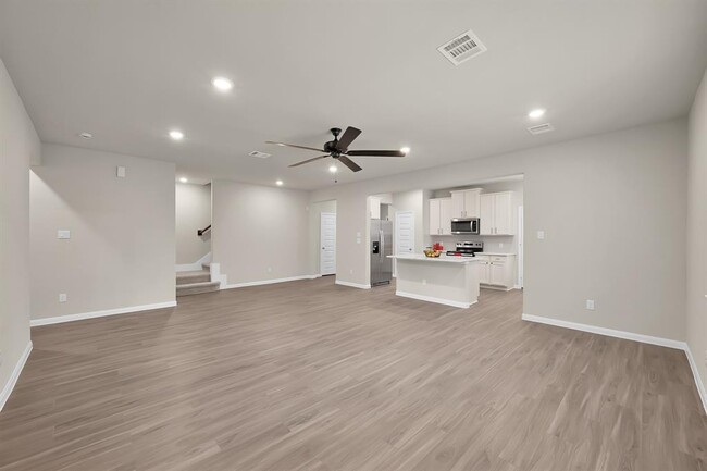 Building Photo - 3346 Torrey Pines Dr