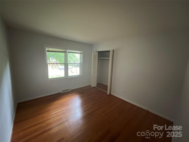 Building Photo - 5319 Winterhaven Dr