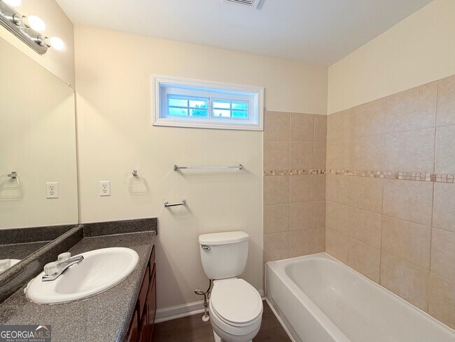 Building Photo - 109 Vine St NW