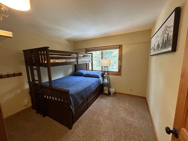 Building Photo - The Aspens 3-Bedroom Condo