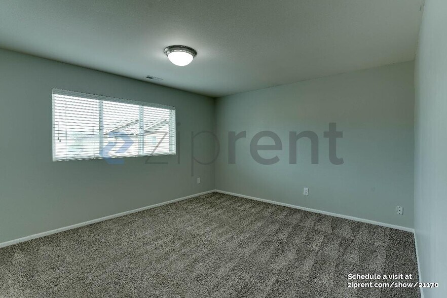 Building Photo - Unit