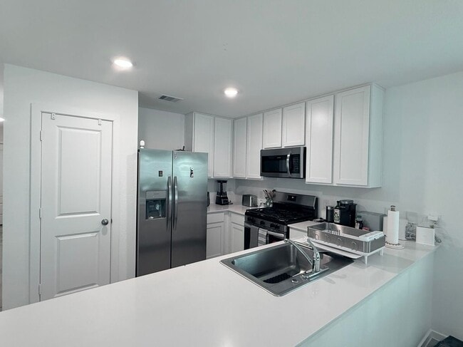 Building Photo - 21321 Carosella Dr