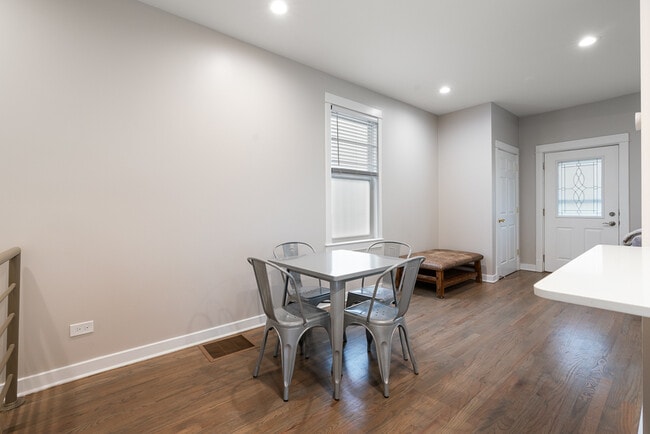 Building Photo - 4242 N Kimball Ave