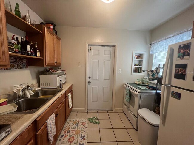 Building Photo - 21139 Glendale Ave