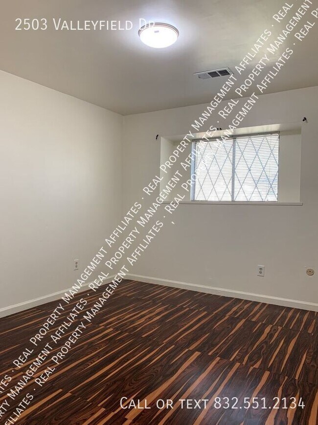 Building Photo - Great Spring Branch Location!