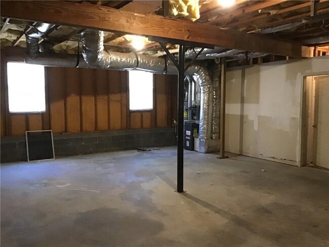 Building Photo - 390 Princeton Dr
