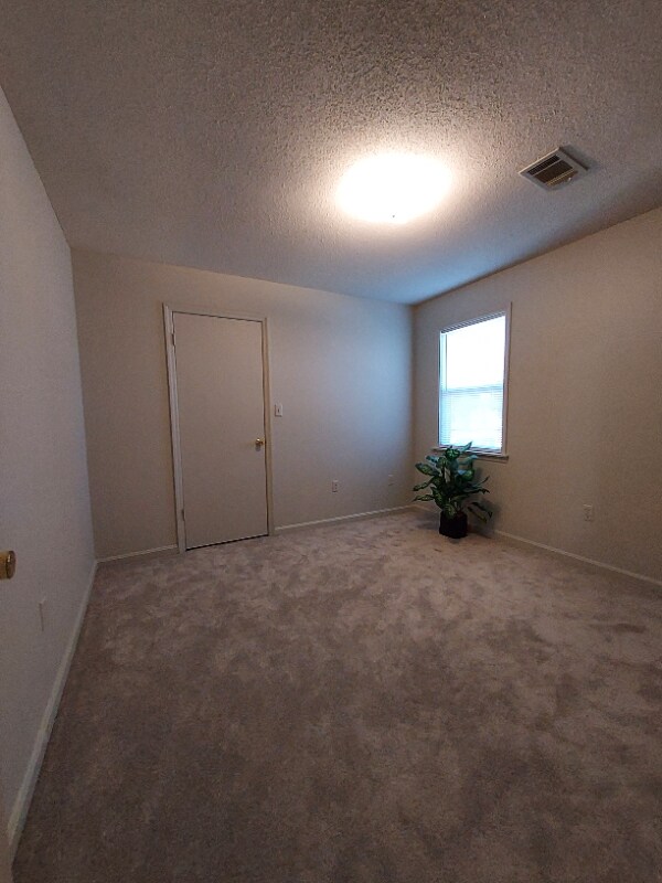Building Photo - 126 Foxwood Cir