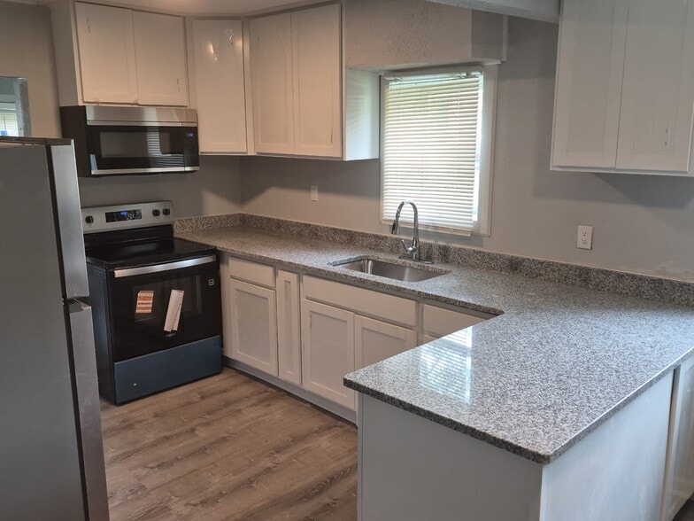 Building Photo - 3145 Brock Dr