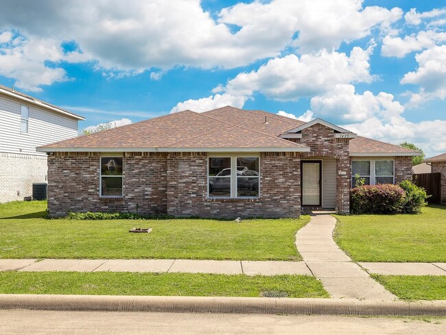 Building Photo - 1435 Greenbrook Dr