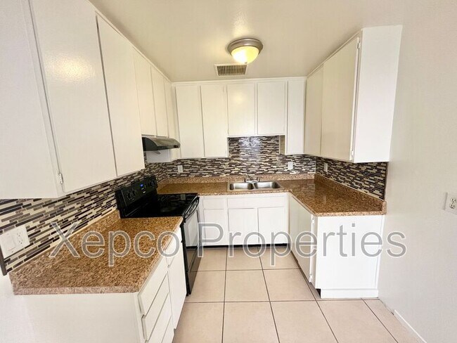 Building Photo - 585 E Cottonwood Rd