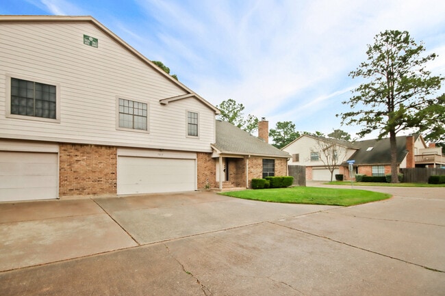 Building Photo - 7812 Theissetta Dr