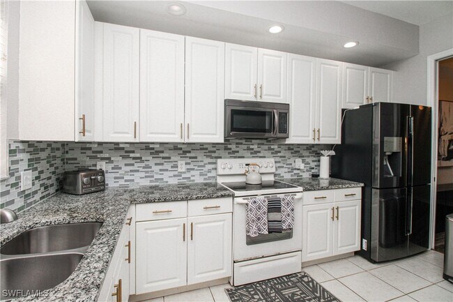 Building Photo - 1355 Mariposa Cir