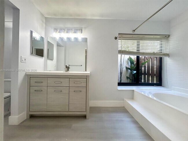 Building Photo - 645 Executive Center Dr