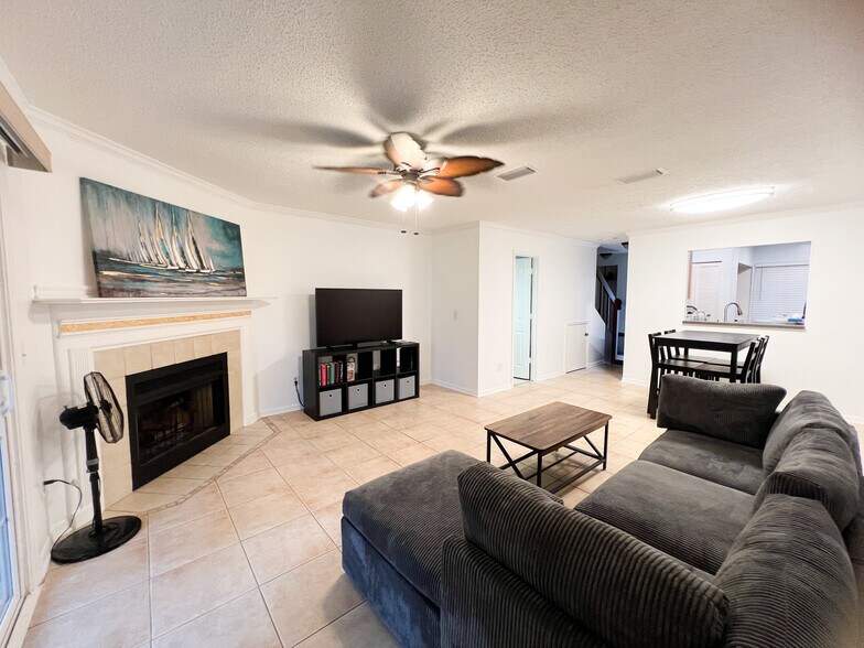 Building Photo - 7623 Baymeadows Cir W