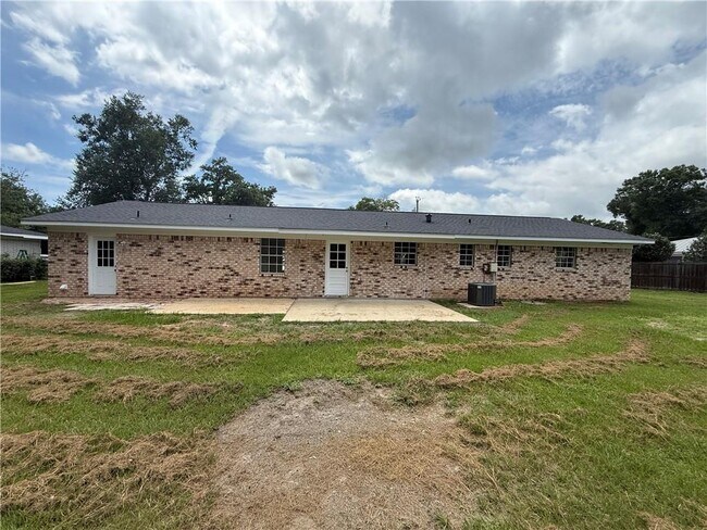 Building Photo - 7662 Simmons Dr