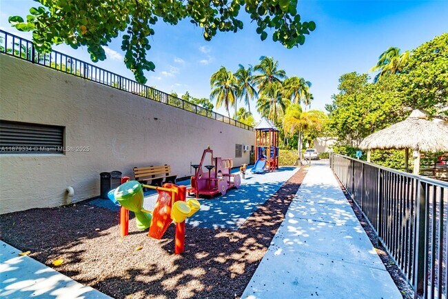 Building Photo - 251 Crandon Blvd