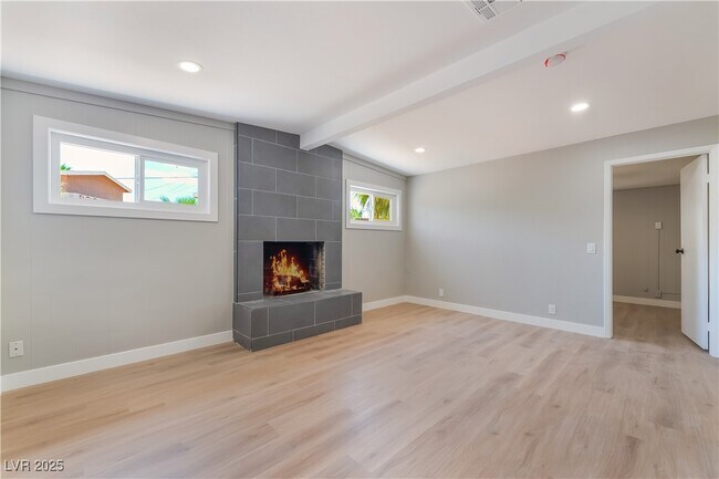 Building Photo - 2749 Del Mar Pl