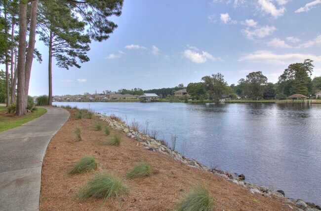 Building Photo - 682 Riverwalk Dr