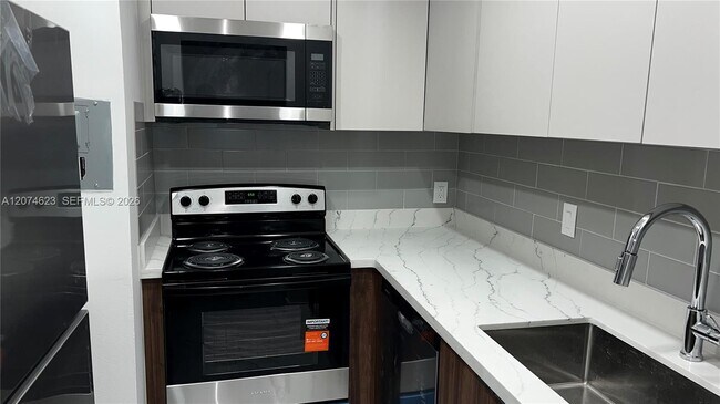 Building Photo - 9107 SW 137th Ter