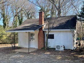 Building Photo - 1 BR/1 BA Cottage Off Prince Ave!