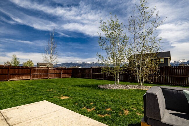 Building Photo - Beautiful home in Ryen Glenn with Fantasti...