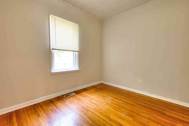 Building Photo - Available Aug 7th - Very nice single family home with refinished hardwood and a very large open l...
